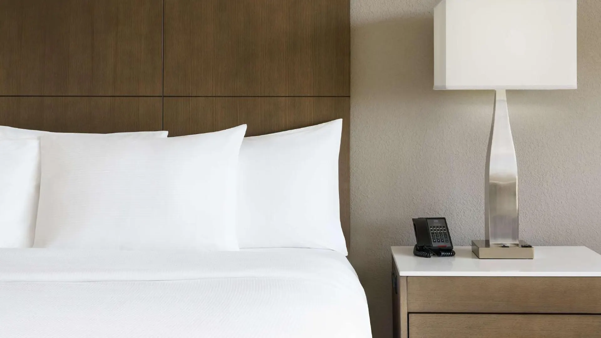 Doubletree By Hilton Orlando Airport Hotel