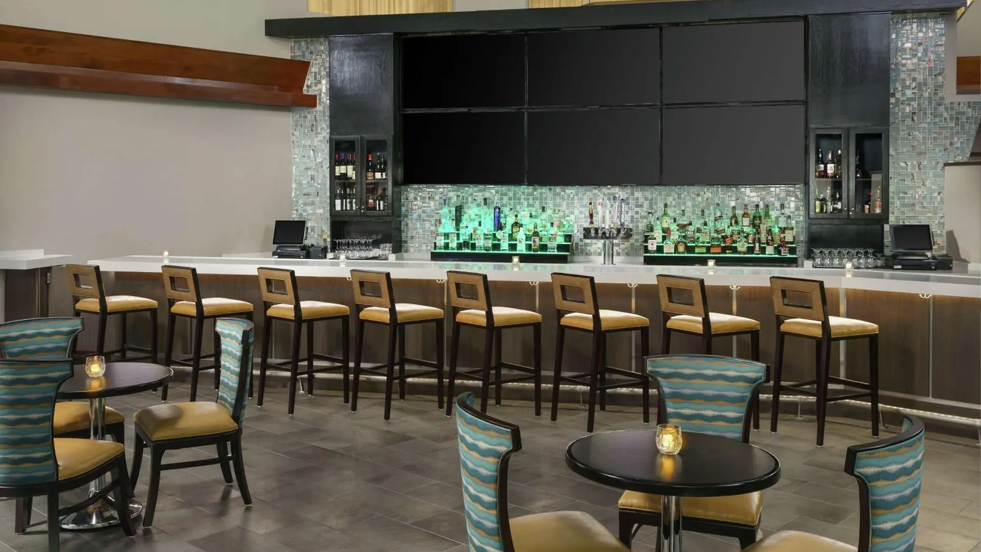 Doubletree By Hilton Orlando Airport Hotel